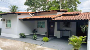 Casa confortável à 650m da praia de Itaúna